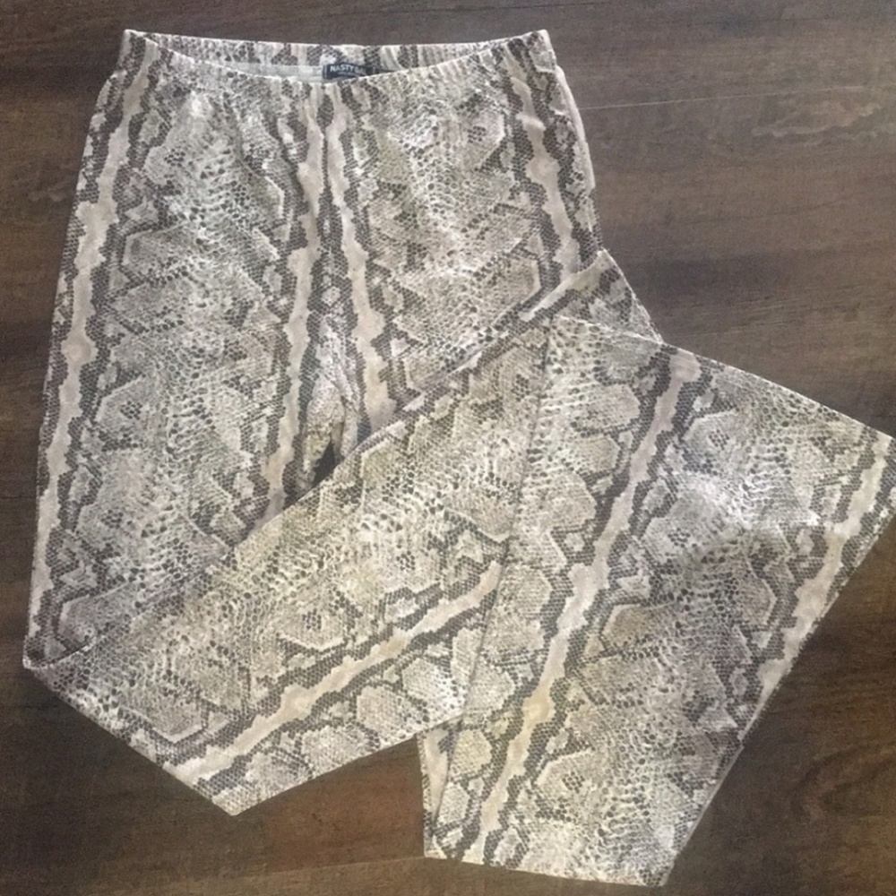 NWOT Nasty Gal size 8 Snakeskin Flared Leggings